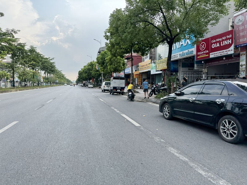 Bán đất mặt phố kinh doanh giá chỉ ngang đất TĐC - 68,7m2 Phố Ngô Gia Tự, sau có đường 3m 4