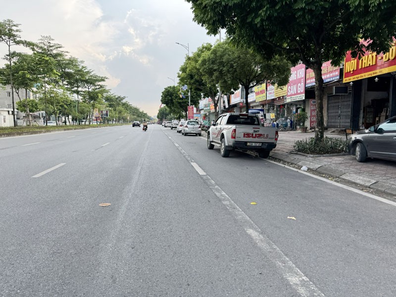 Bán đất mặt phố kinh doanh giá chỉ ngang đất TĐC - 68,7m2 Phố Ngô Gia Tự, sau có đường 3m 5