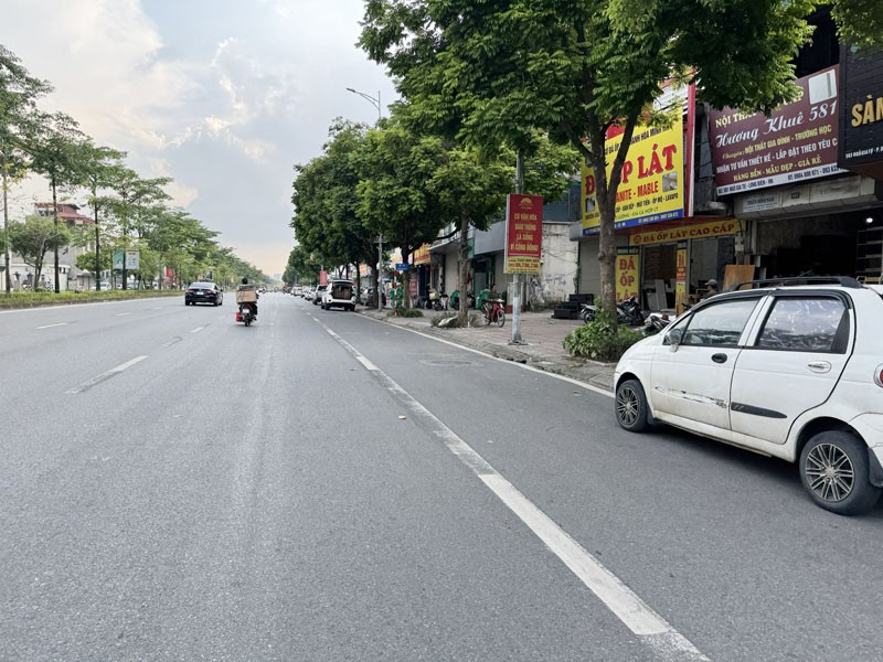 Bán đất mặt phố kinh doanh giá chỉ ngang đất TĐC - 68,7m2 Phố Ngô Gia Tự, sau có đường 3m 6