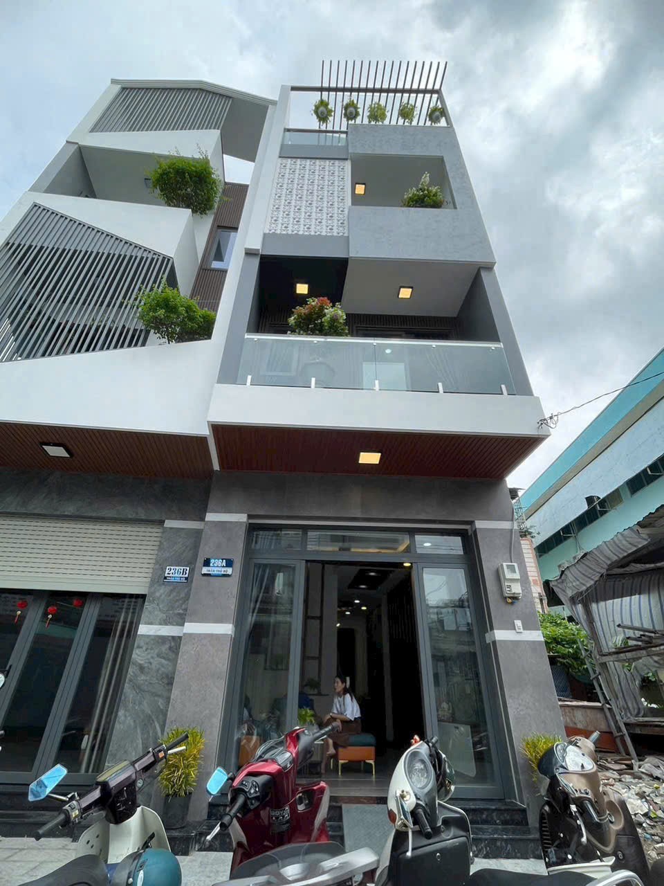 Bán nhà đẹp, thiết kế hiện đại mặt tiền Trần Thủ Độ, Tân Phú dt 48,6m2 2 lầu, 4pn, 3wc giá 8,9 tỷ