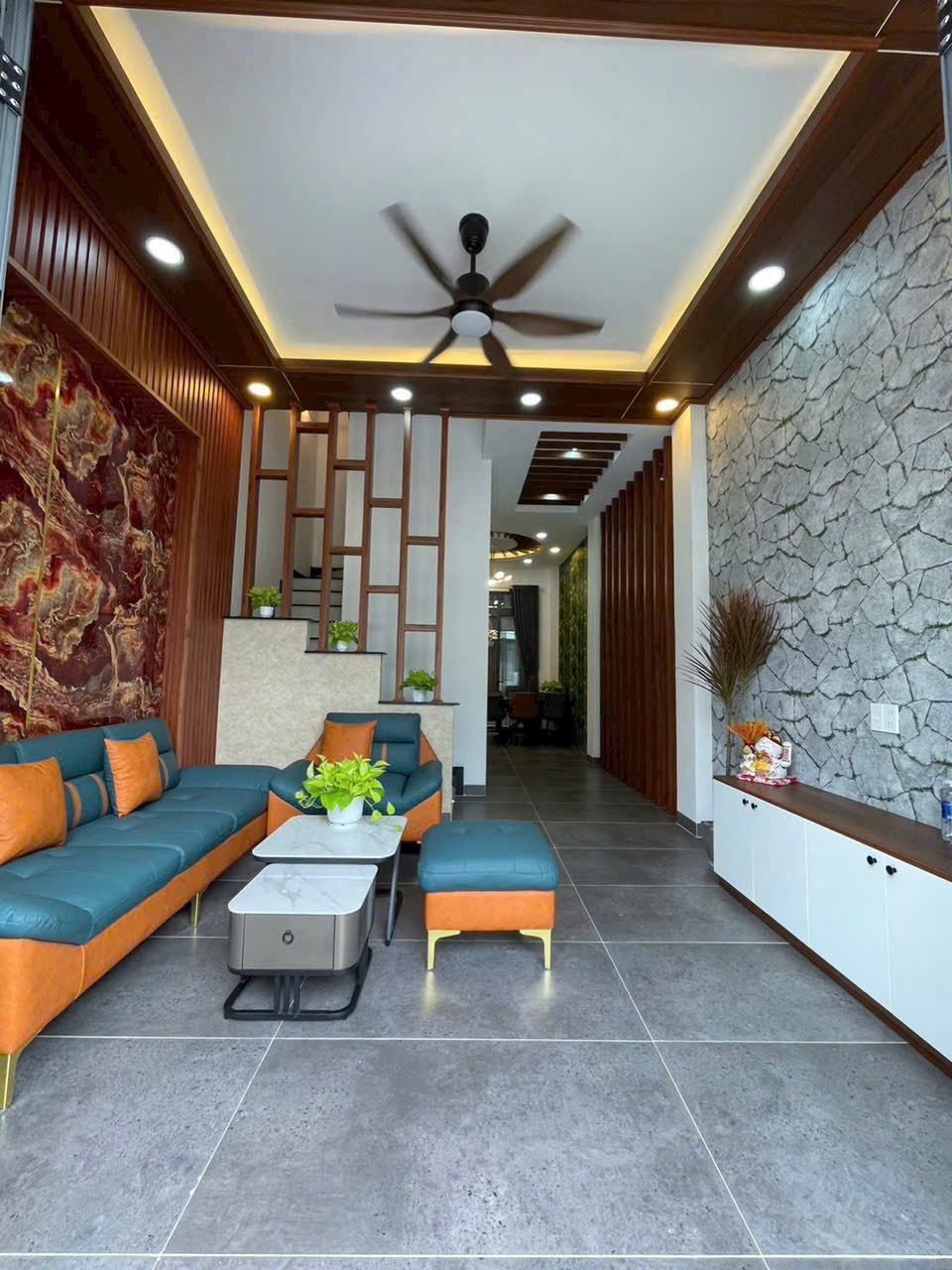 Bán nhà đẹp, thiết kế hiện đại mặt tiền Trần Thủ Độ, Tân Phú dt 48,6m2 2 lầu, 4pn, 3wc giá 8,9 tỷ 2