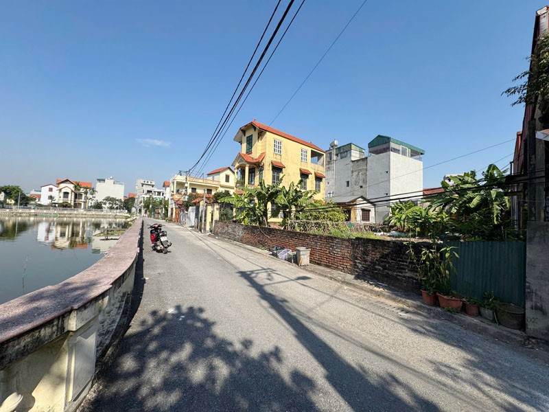 Cần bán 360m2 đất xóm 6 Đông Dư - Bát Tràng. View hồ sạch sẽ thoáng mát, phù hợp làm nhà vườn
