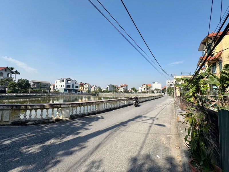 Cần bán 360m2 đất xóm 6 Đông Dư - Bát Tràng. View hồ sạch sẽ thoáng mát, phù hợp làm nhà vườn 2