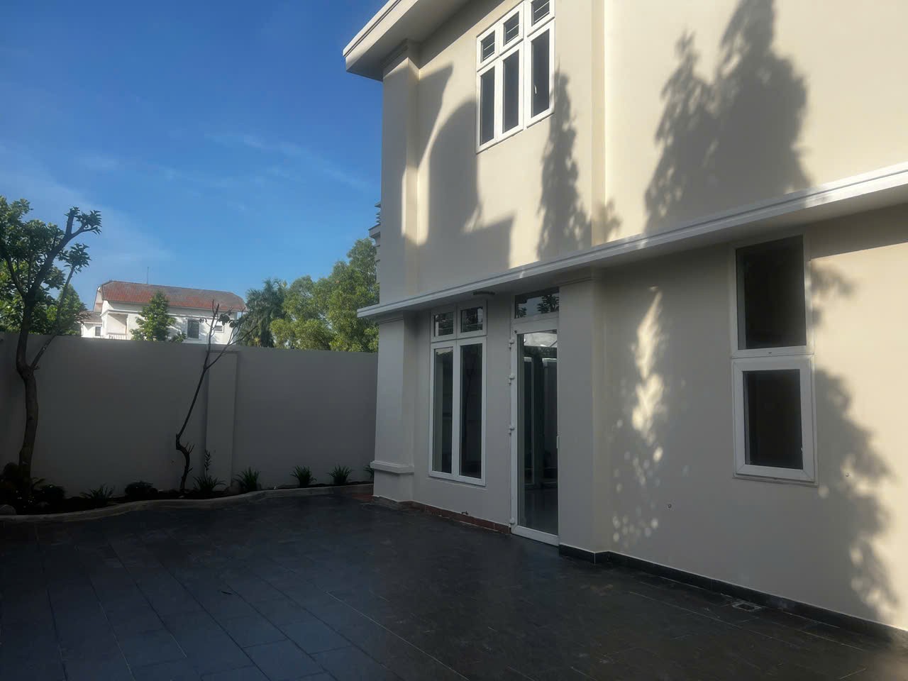 Cho thuê Biệt thự Phường Phú Hữu, Quận 9, Diện tích 360m², Giá 037 Triệu/tháng