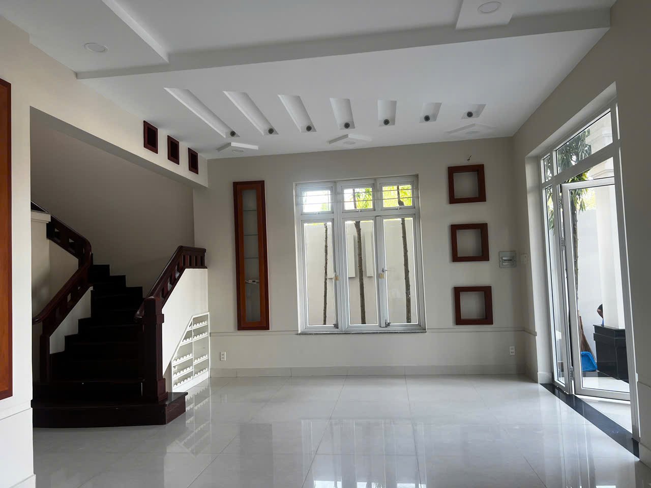 Cho thuê Biệt thự Phường Phú Hữu, Quận 9, Diện tích 360m², Giá 037 Triệu/tháng 10