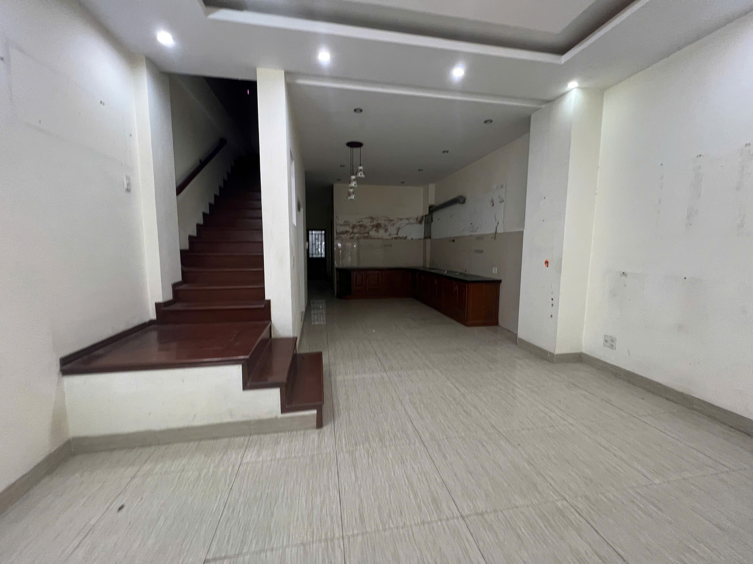 cho thuê nhà đường 30 tháng 4 đà nẵng mặt tiền nguyên căn chính chủ dt 165 m2 3