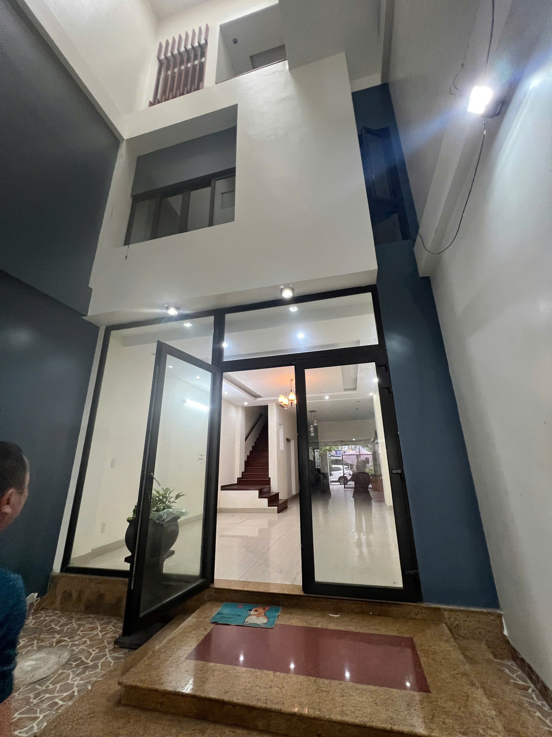 cho thuê nhà mặt tiền đường 30/4 hải châu đà nẵng 3  tầng diện tích 160m2 3
