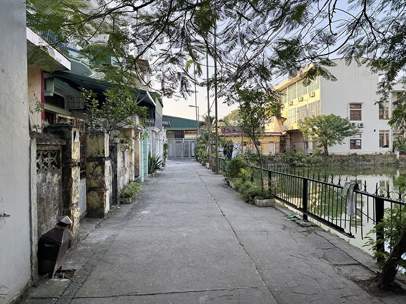 Cần bán 72m2 nhà 3 tầng view hồ Đức Giang. Đường rộng 5m ô tô ra vào thoải mái 3