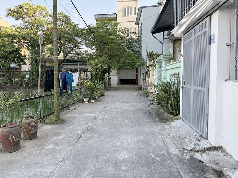 Cần bán 72m2 nhà 3 tầng view hồ Đức Giang. Đường rộng 5m ô tô ra vào thoải mái 4