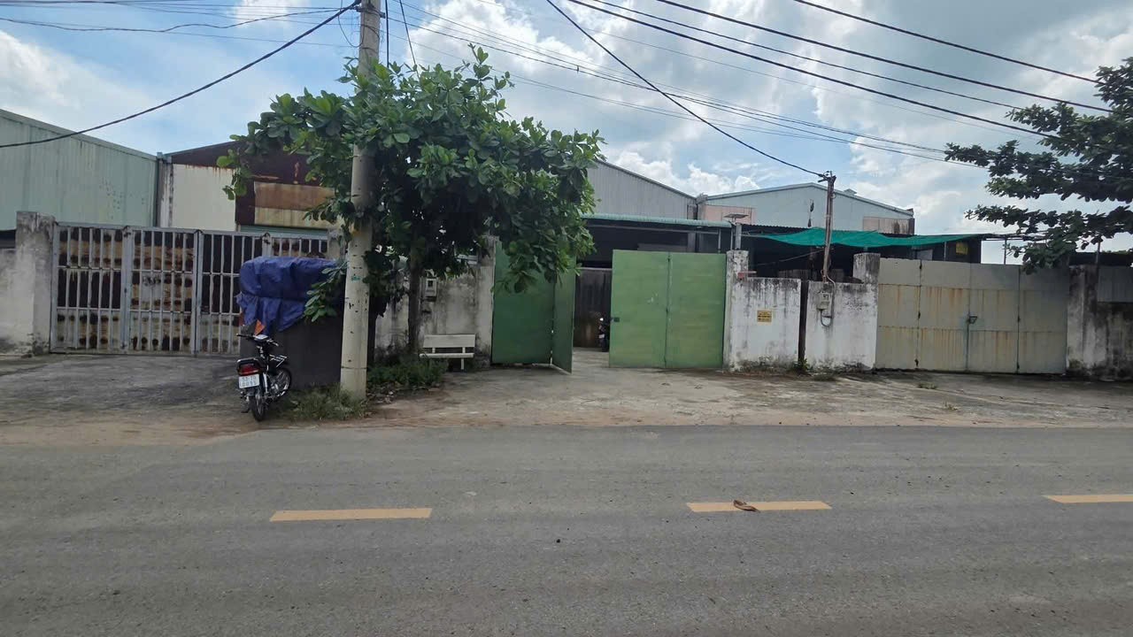 BÁN NHÀ XƯỞNG (10x40) TÂN HIỆP, HÓC MÔN  GIÁ NGỘP RẺ NHẤT KHU VỰC 5