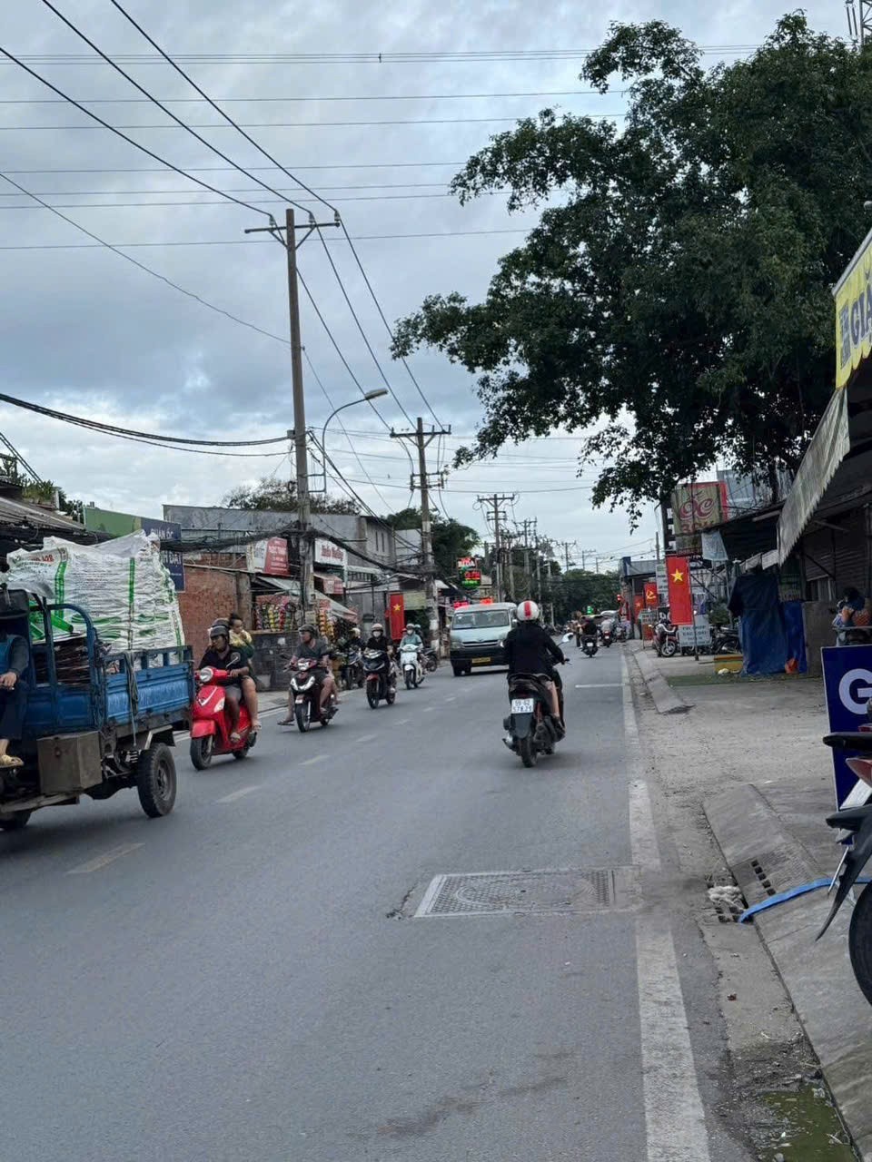 BÁN NHÀ 2 TẦNG (5.3x28) MẶT TIỀN THỚI TAM THÔN 6 – TRUNG TÂM HÓC MÔN 5