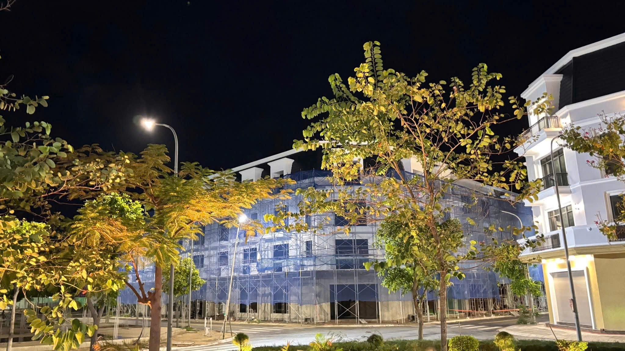 SHOPHOUSE MẶT BIỂN BÌNH SƠN – CHUỖI TIỆN ÍCH ĐẲNG CẤP GIÁ CHỈ 8,X TỶ.