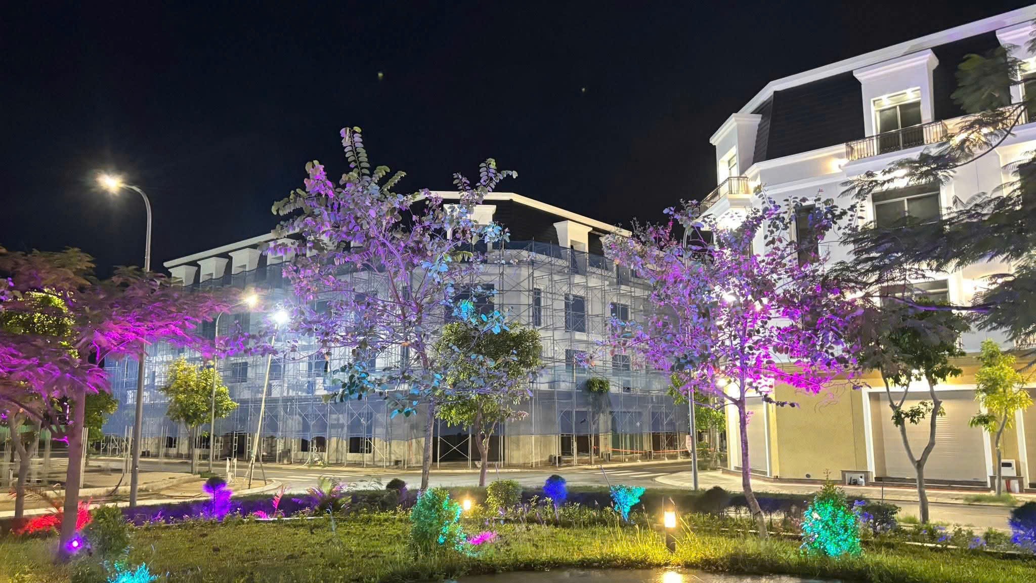 SHOPHOUSE MẶT BIỂN BÌNH SƠN – CHUỖI TIỆN ÍCH ĐẲNG CẤP GIÁ CHỈ 8,X TỶ. 2