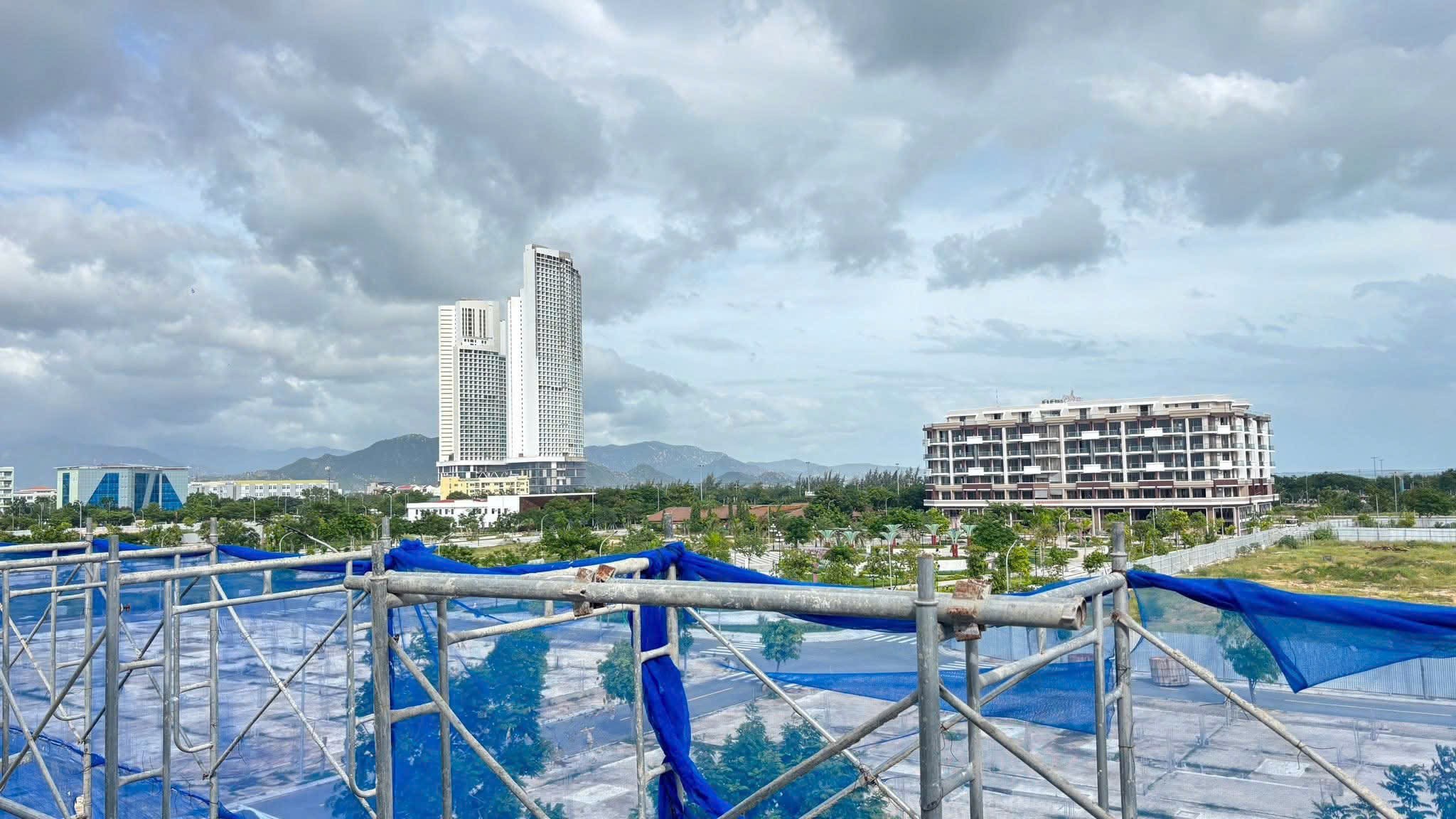 SHOPHOUSE MẶT BIỂN BÌNH SƠN – CHUỖI TIỆN ÍCH ĐẲNG CẤP GIÁ CHỈ 8,X TỶ. 3