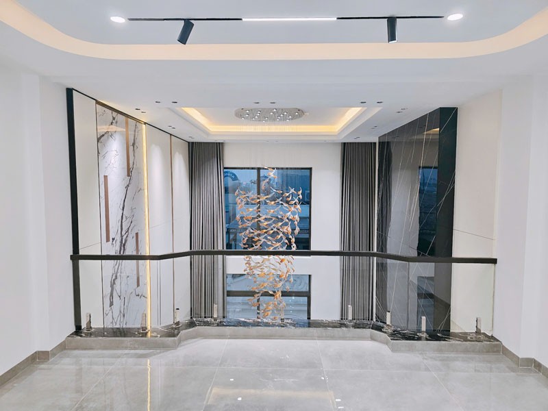 Cần bán 85m2 nhà 8 tầng, thang máy 650kg, có hệ thống PCCC tại Khu 918 Phúc Đồng - Long Biên