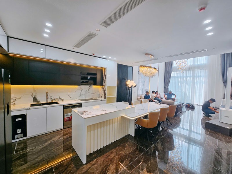 Cần bán 85m2 nhà 8 tầng, thang máy 650kg, có hệ thống PCCC tại Khu 918 Phúc Đồng - Long Biên 2