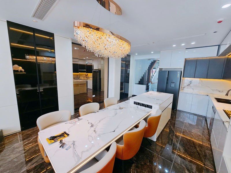 Cần bán 85m2 nhà 8 tầng, thang máy 650kg, có hệ thống PCCC tại Khu 918 Phúc Đồng - Long Biên 3