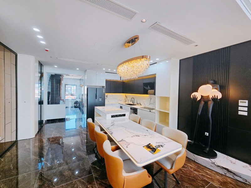 Cần bán 85m2 nhà 8 tầng, thang máy 650kg, có hệ thống PCCC tại Khu 918 Phúc Đồng - Long Biên 4