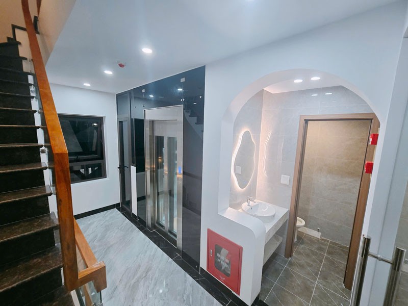 Cần bán 85m2 nhà 8 tầng, thang máy 650kg, có hệ thống PCCC tại Khu 918 Phúc Đồng - Long Biên 10