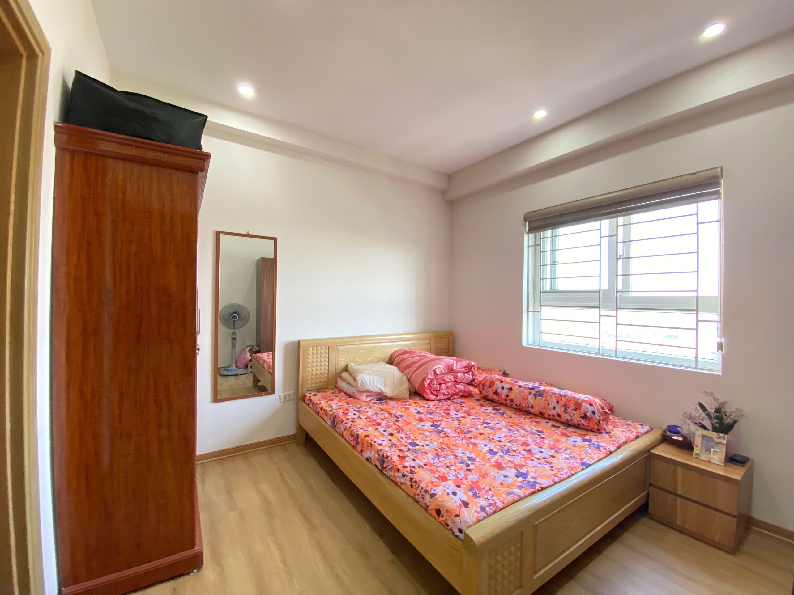 Chào bán căn hộ 70m2, 2 ngủ 2wc,full đồ, ban công hướng  chung cư Thanh Hà 5