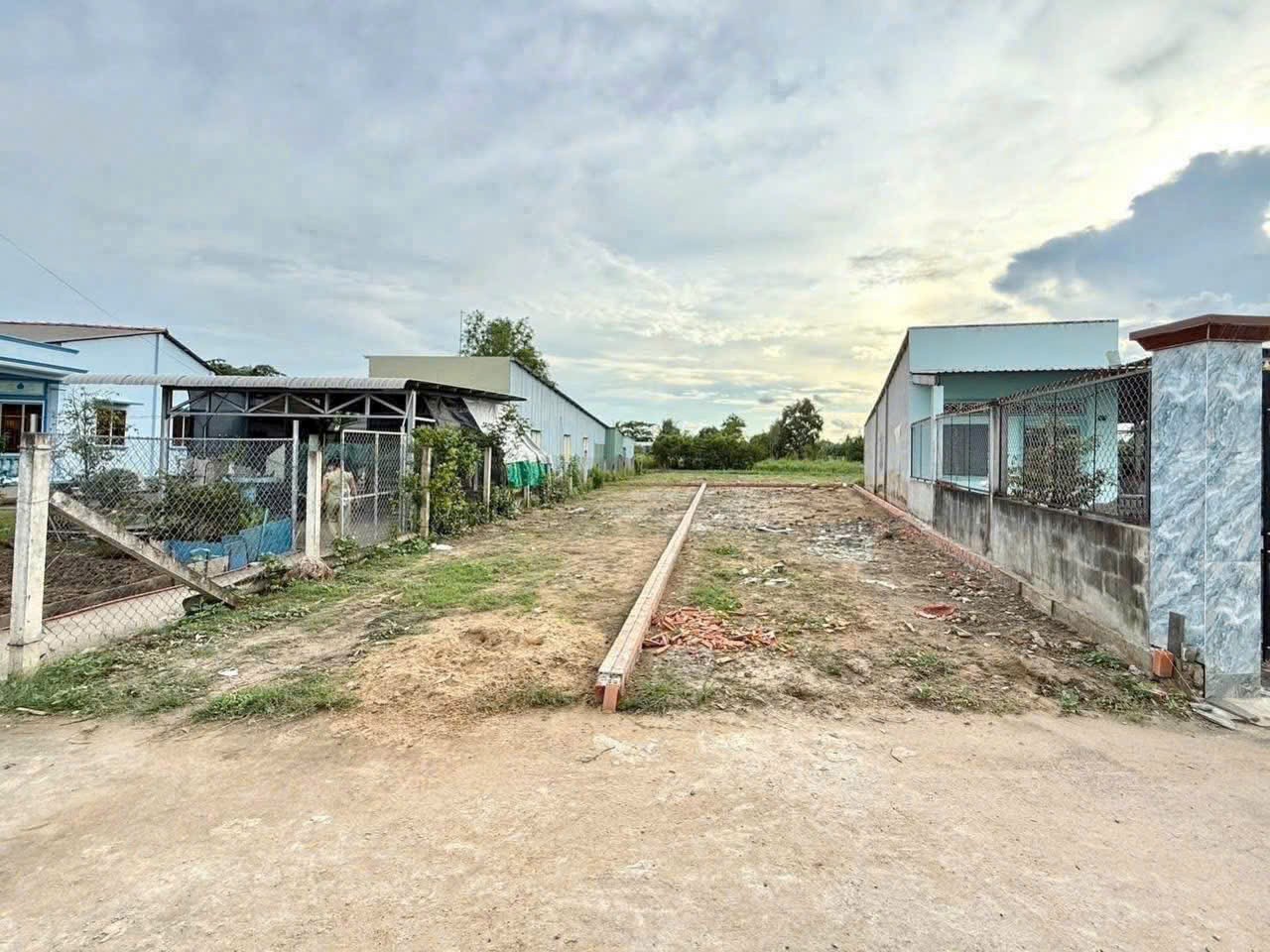 Bán nền thổ cư xã Mỹ Lộc, huyện Cần Giuộc dt 140m2 giá 1ty150 3