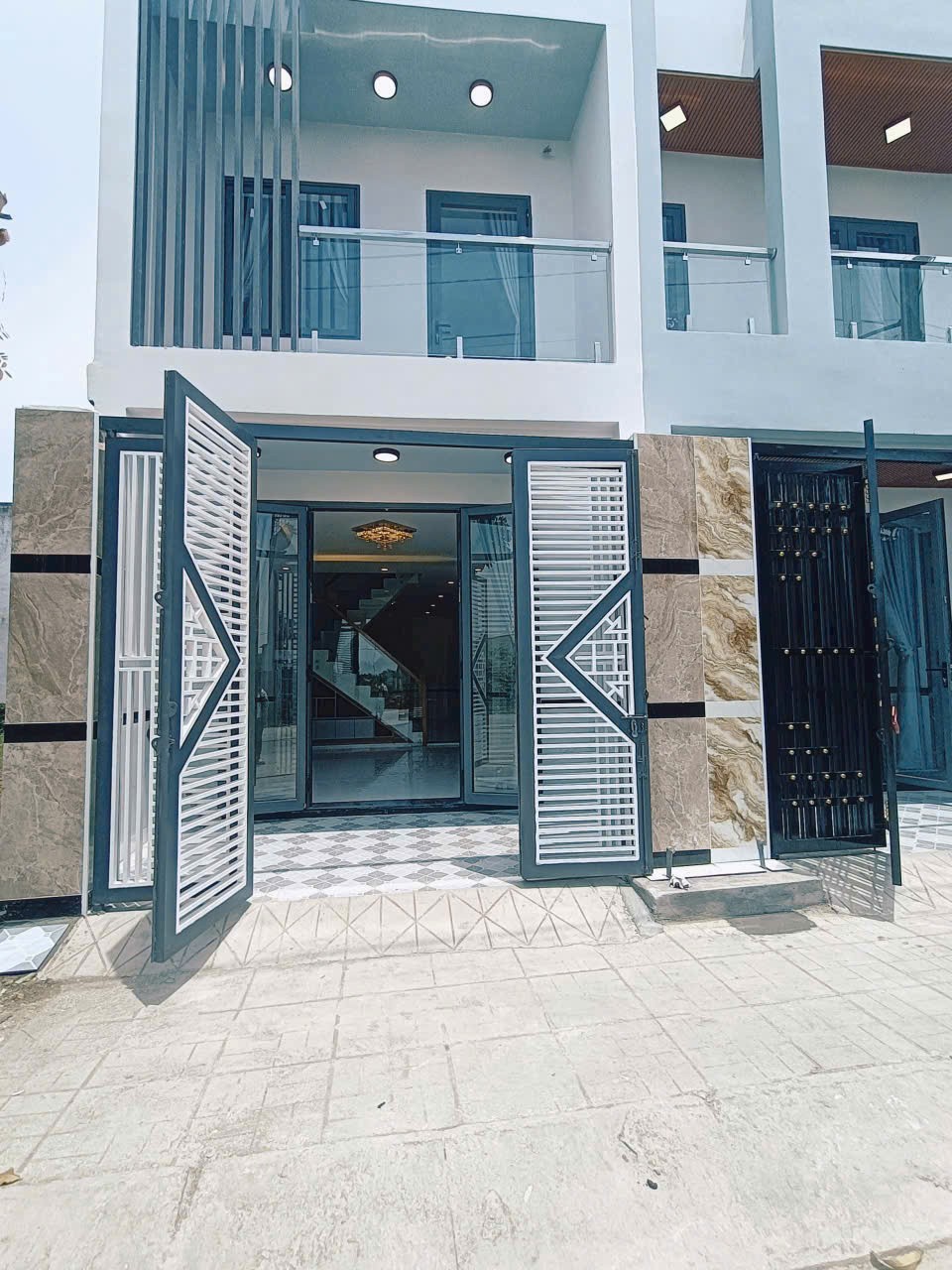 Bán 2 căn nhà phố kdc Cát Tường Phú Sinh, xã Mỹ Hạnh Bắc dt 54m2 2 lầu 3pn 3wc giá 2,28 tỷ / 1 căn 2