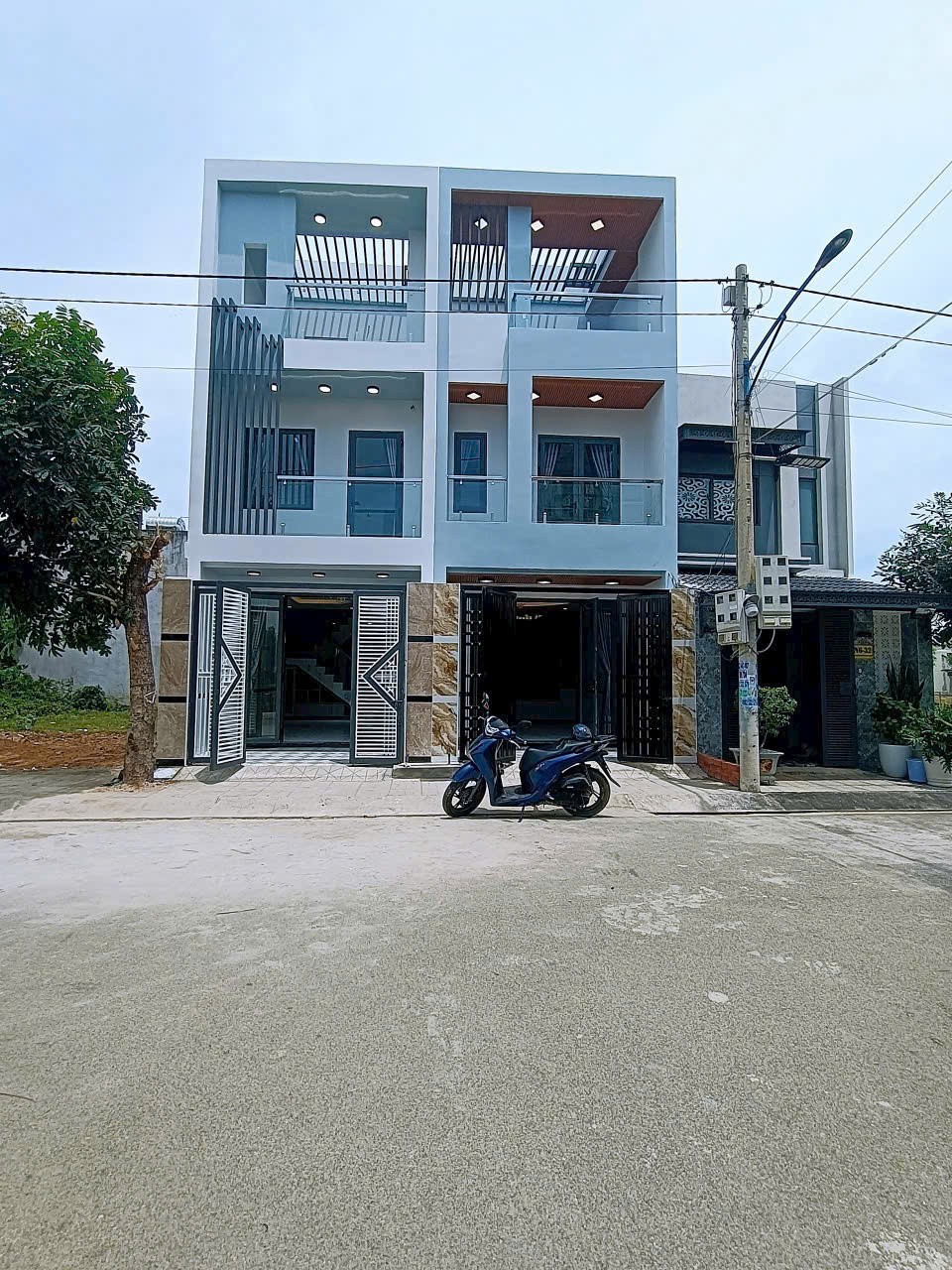 Bán 2 căn nhà phố kdc Cát Tường Phú Sinh, xã Mỹ Hạnh Bắc dt 54m2 2 lầu 3pn 3wc giá 2,28 tỷ / 1 căn 3