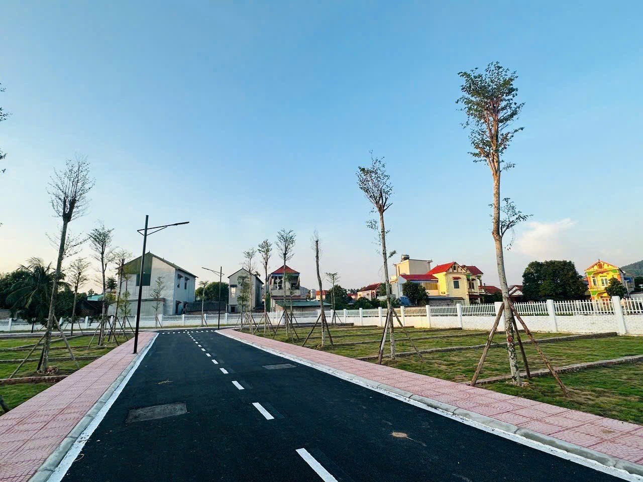 Chính chủ vk ck em  làm việc cho một cty ở Hà Nội - Đã có sổ   giá . .  nhỉnh 1ty 3