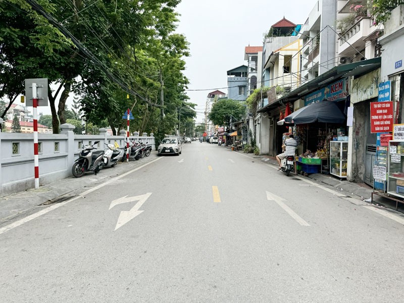 Cần bán 55,5m2 xây 60m nhà 8 tầng thang máy, mặt phố Hoa Lâm, đối diện trường tiểu học Việt Hưng