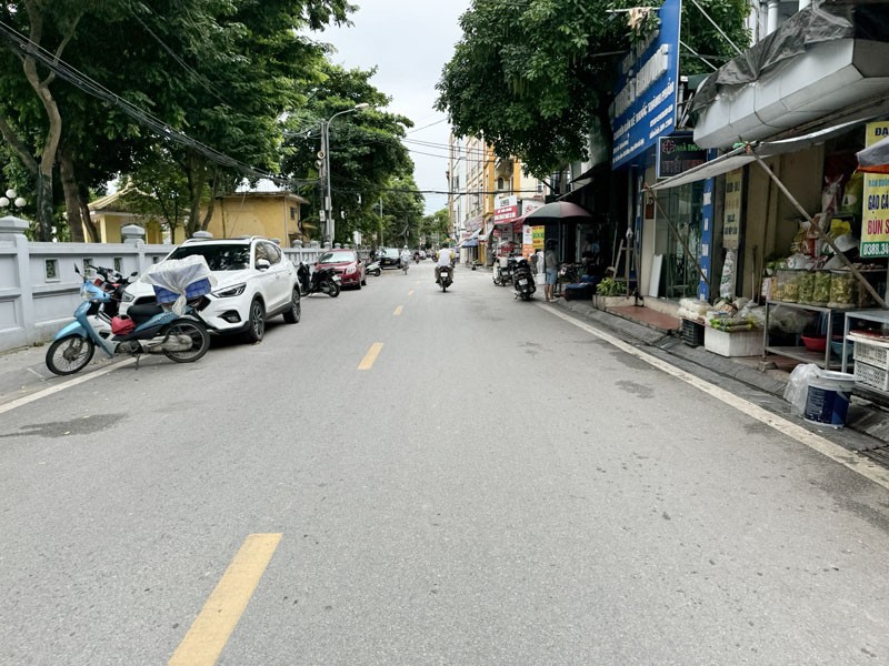 Cần bán 55,5m2 xây 60m nhà 8 tầng thang máy, mặt phố Hoa Lâm, đối diện trường tiểu học Việt Hưng 3