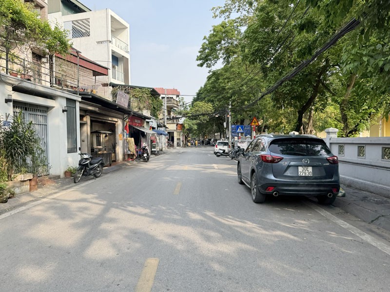 Cần bán 55,5m2 xây 60m nhà 8 tầng thang máy, mặt phố Hoa Lâm, đối diện trường tiểu học Việt Hưng 4