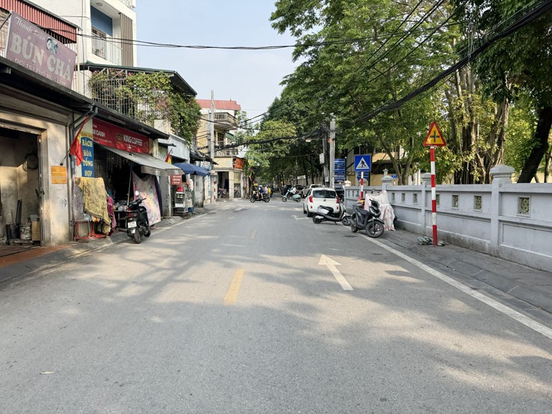 Cần bán 55,5m2 xây 60m nhà 8 tầng thang máy, mặt phố Hoa Lâm, đối diện trường tiểu học Việt Hưng 5