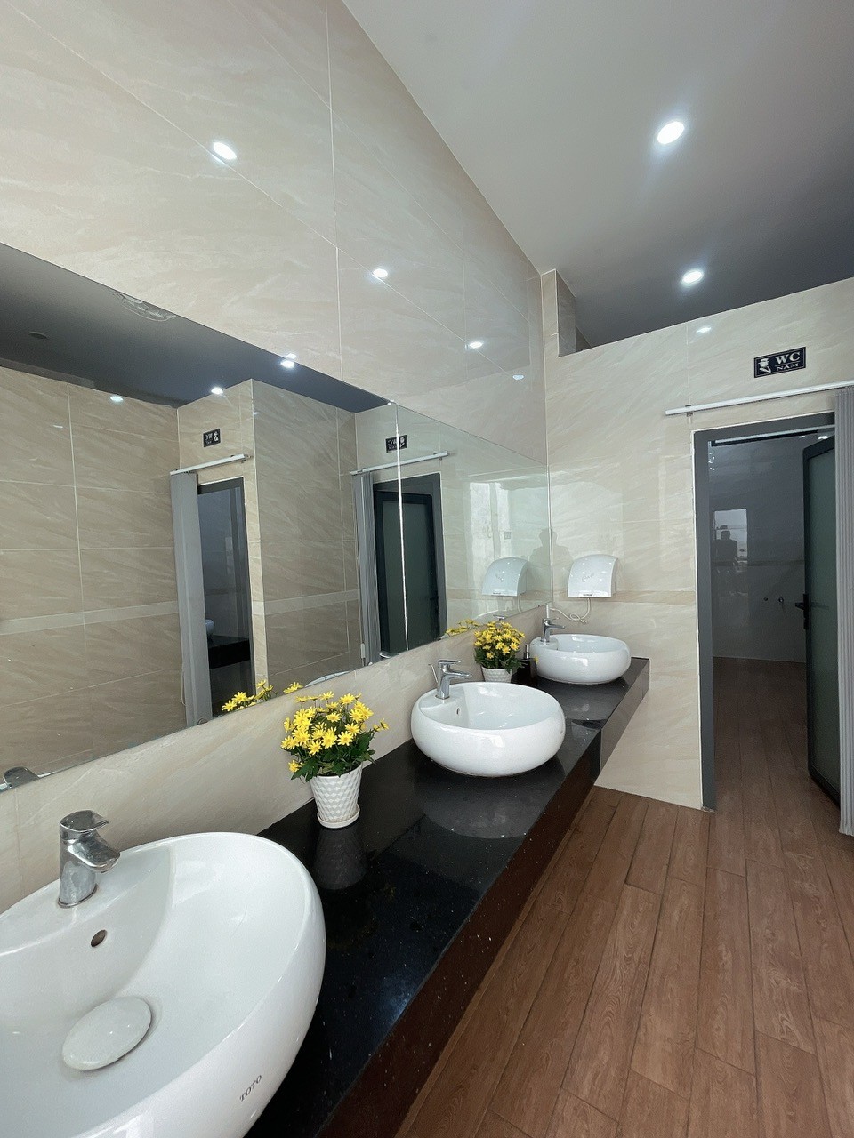 cho thuê nhà mặt tiền đường đỗ bá ngũ hành sơn đà nẵng lô đôi góc 2 tầng 180 m2 2