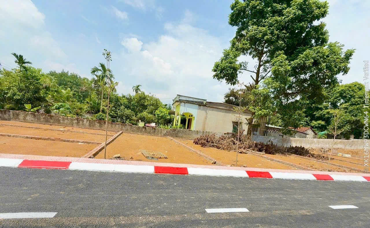 tôi chuyển đổi kinh doanh nên cần tiền bán gấp mảnh đât 300tr đất ở đô thị xung quanh đủ tiện ích 2