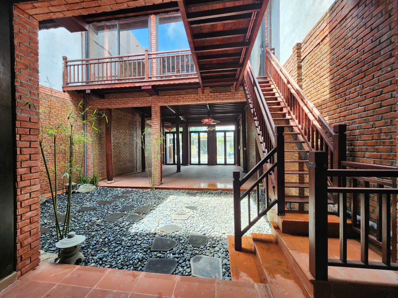 Nhà cho thuê Chính Hữu Đà Nẵng nguyên căn lô đôi 2 tầng diện tích 170m² gần biển 2