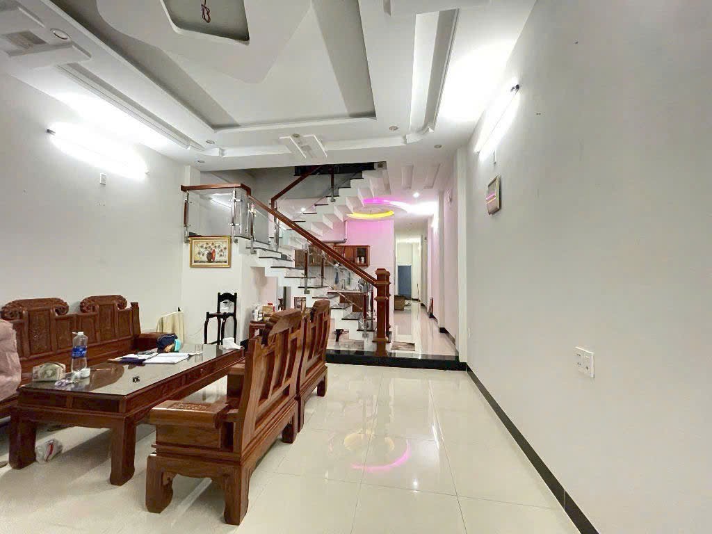 BÁN NHÀ 3 TẦNG ĐƯỜNG 7m5 - KHU ĐÔ THỊ SINH THÁI VEN SÔNG HOÀ XUÂN, KINH DOANH CỰC ĐỈNH.