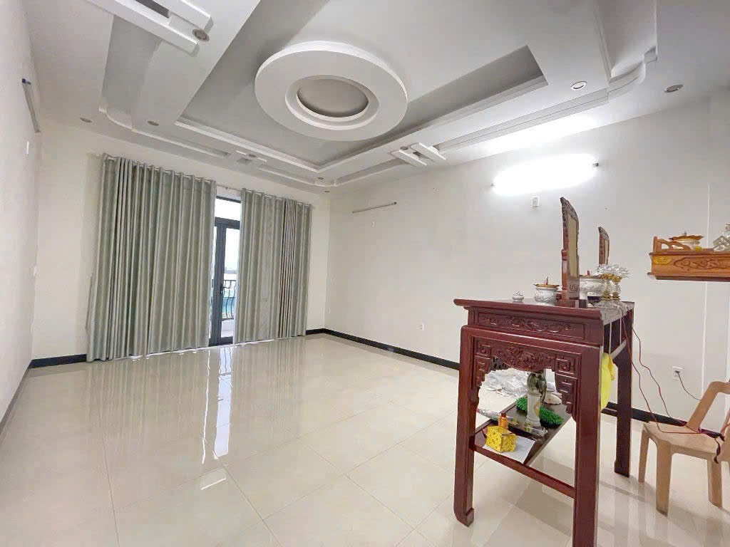 BÁN NHÀ 3 TẦNG ĐƯỜNG 7m5 - KHU ĐÔ THỊ SINH THÁI VEN SÔNG HOÀ XUÂN, KINH DOANH CỰC ĐỈNH. 3