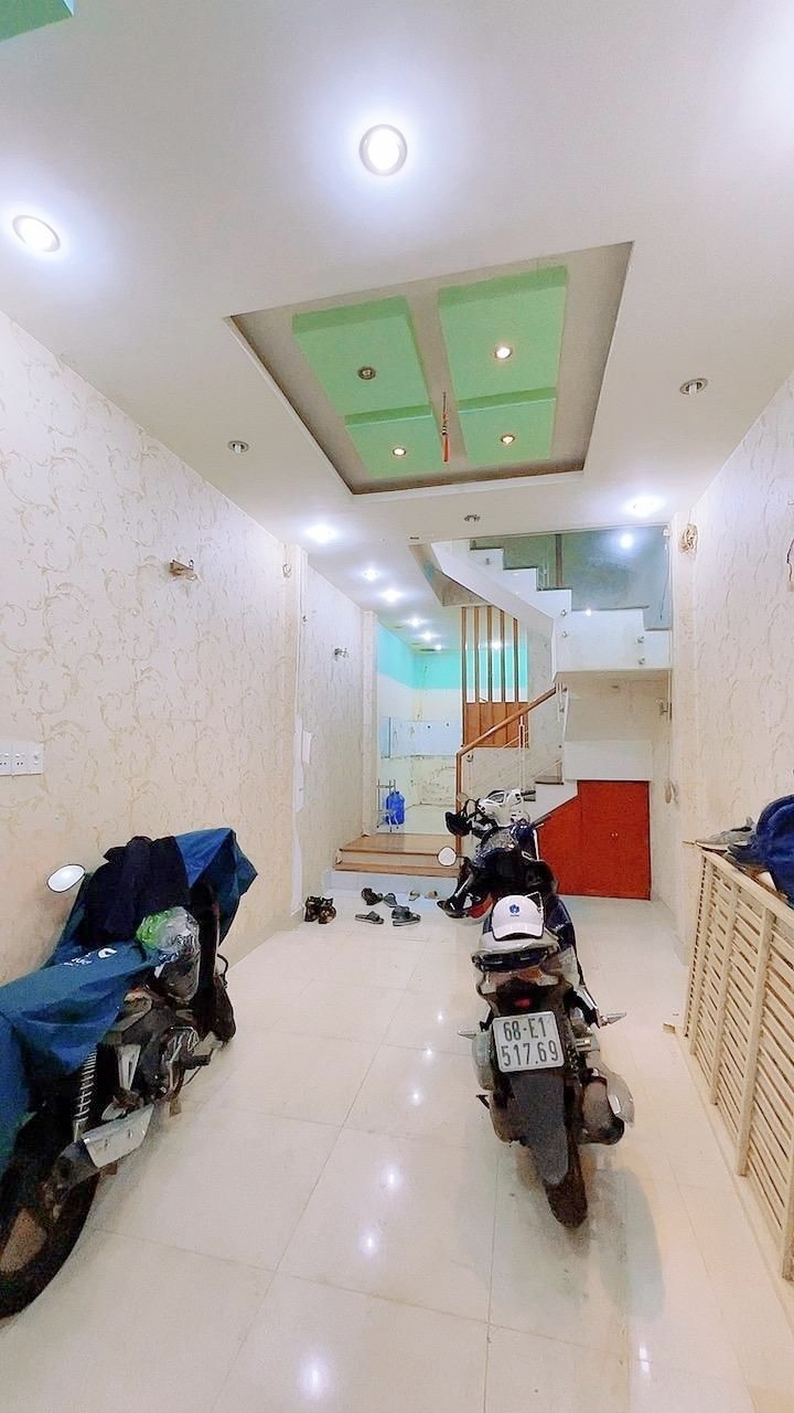 Cho thuê căn hộ chung cư cao cấp 2 ngủ 1 khách VINHOMES Nguyễn Chí Thanh. Chỉ 1100$ 7