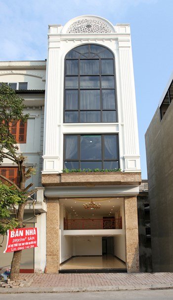 Cho thuê nhà MP Hồng Tiến, DT 180m x 4 tầng, MT 7m, có thang máy, ô tô đỗ cửa. Giá 150tr