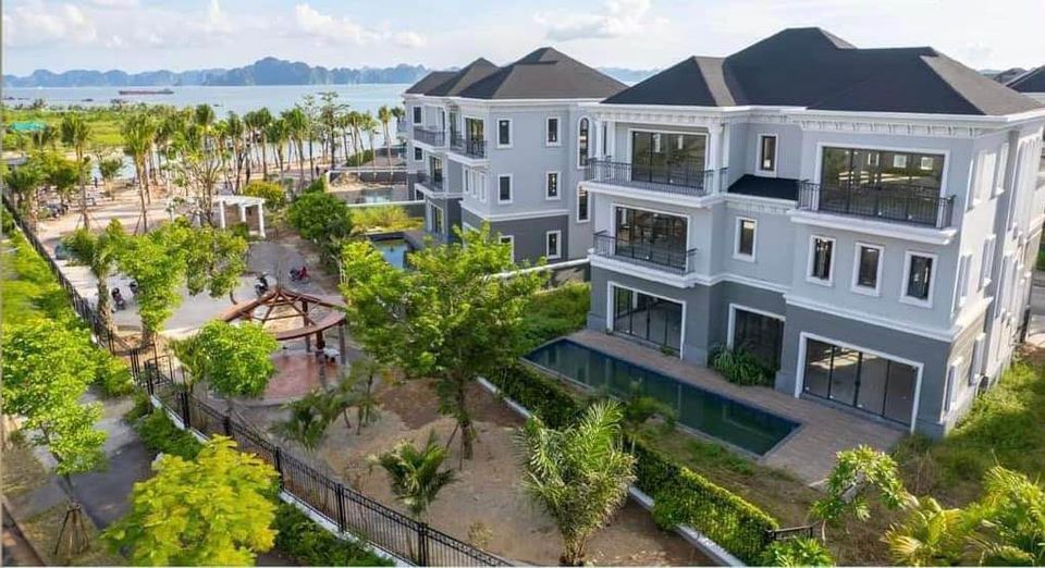 Bán căn biệt thự view trực diện Vịnh Hạ Long, tiện ích 5* của New World, an ninh 24/7, cộng đồng cư dân đẳng cấp. Liên hệ PKD: 0888 766 676 5