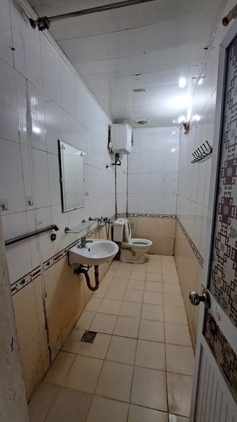 Cho thuê nhà nguyên căn Phố Văn Cao, Ba Đình. Lô góc 3 thoáng, Dt 50m2. Chỉ 4tr 6