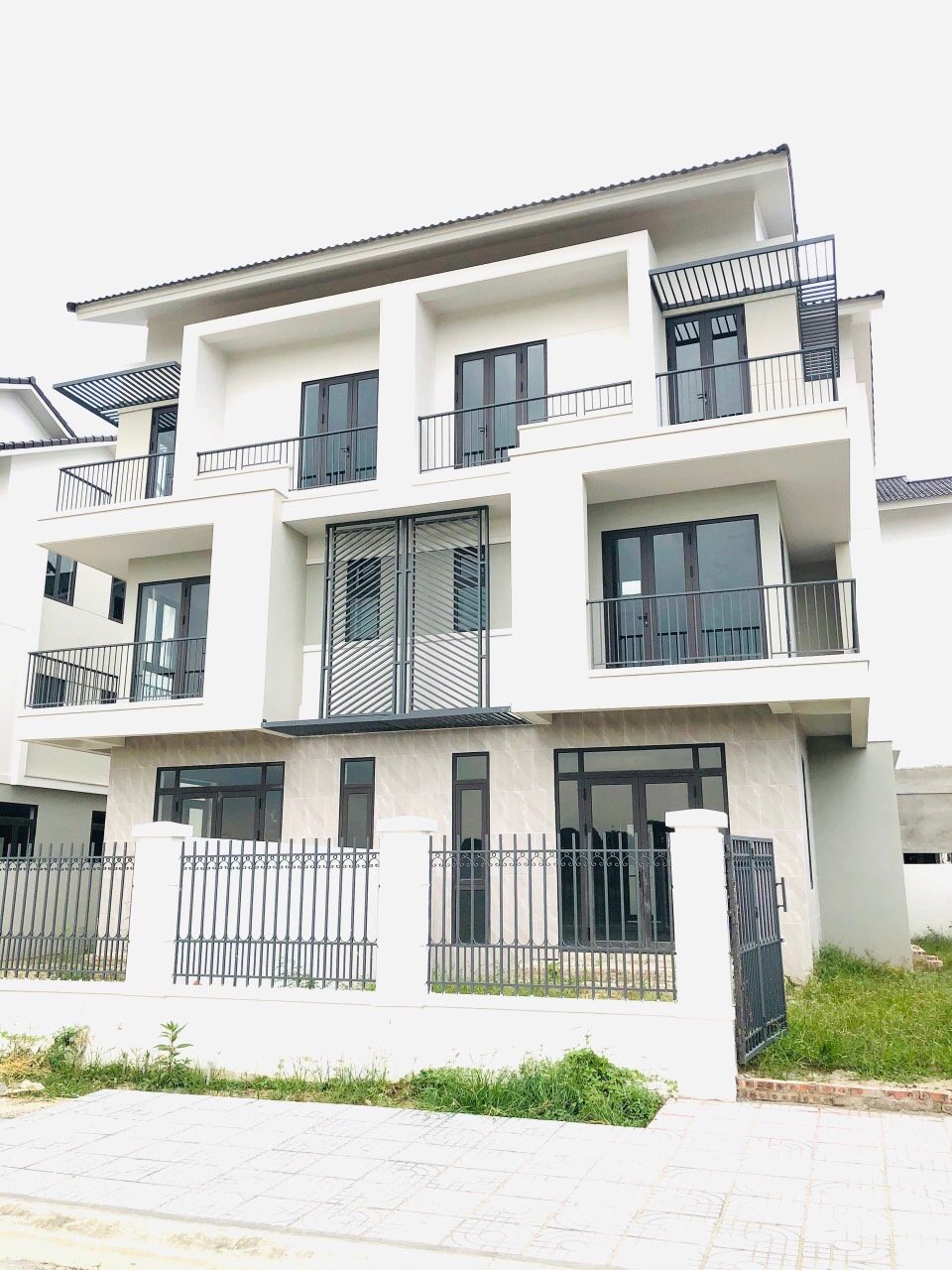 Cần bán Nhà mặt tiền dự án VSIP Bắc Ninh, Diện tích 180m², Giá 12531 Triệu/m²