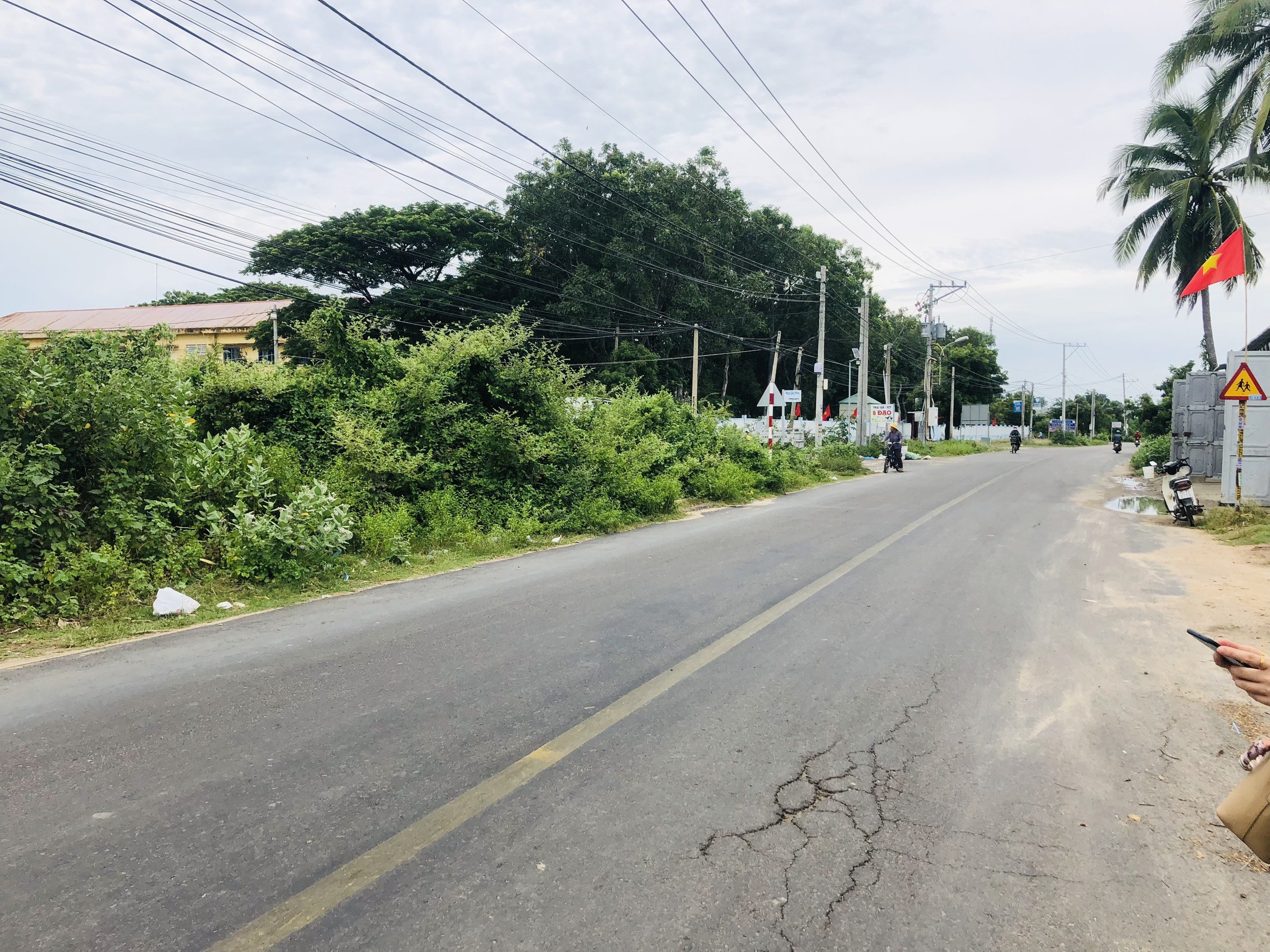 Bán đất ven biển mặt tiền đường đối diện trường gần Phan Thiết giá 1ty5 4