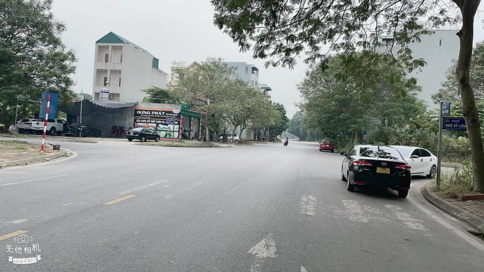 Bán đất mặt đường Tân Trào, KĐT Vạn Lộc, TP HD, 107.4m2, mt 8m, đường + vỉa hè 23.5m, KD tốt 2