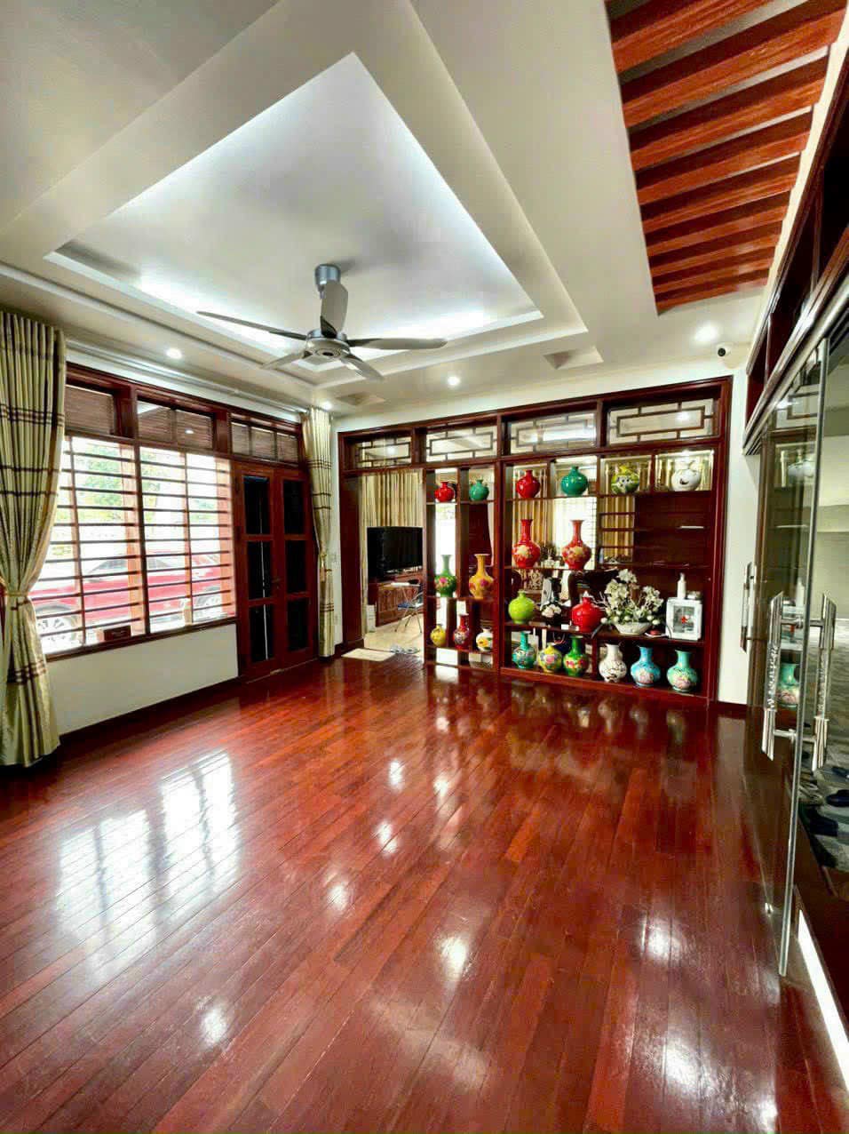 Bán biệt thự khu Đỉnh Long, ph Tân Bình, TP HD, 420m2, mt 22m, 3 tầng, sân vườn cực rộng, giá rẻ 3