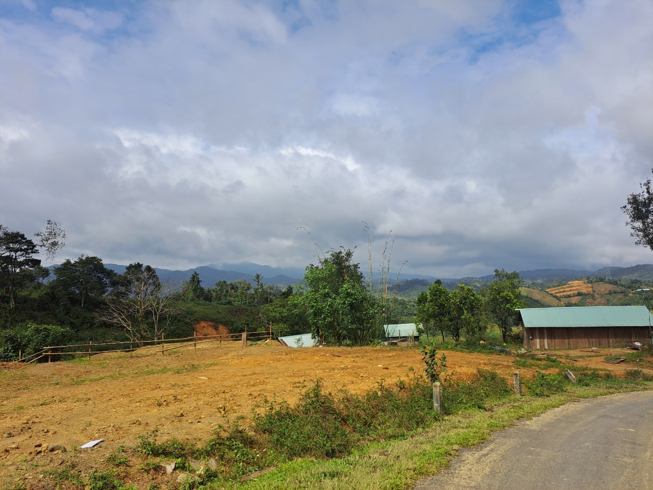 Bán đất siêu rẻ thích hợp làm homestay tại thị xã Măng Cành 2