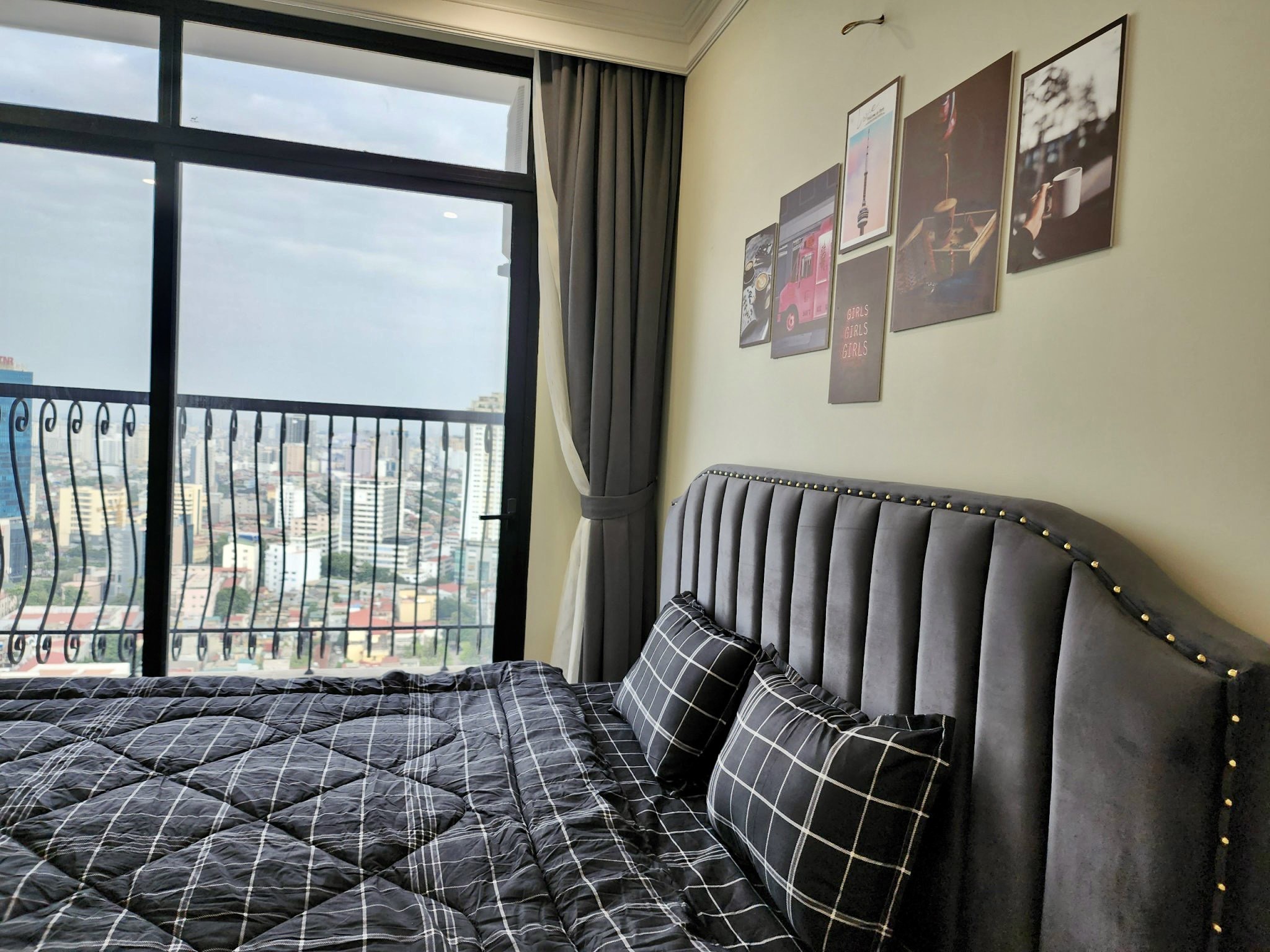 Luxurious 9-bedroom Hateco LaromaApartment 3