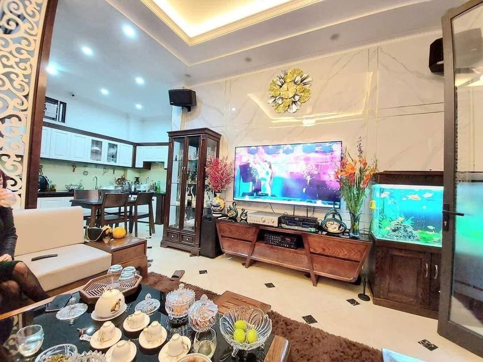 Bán nhà mới đẹp Tân Mai Hoàng Mai ngõ thông 20M ra phố  56M2 giá 6 tỷ 3. 1