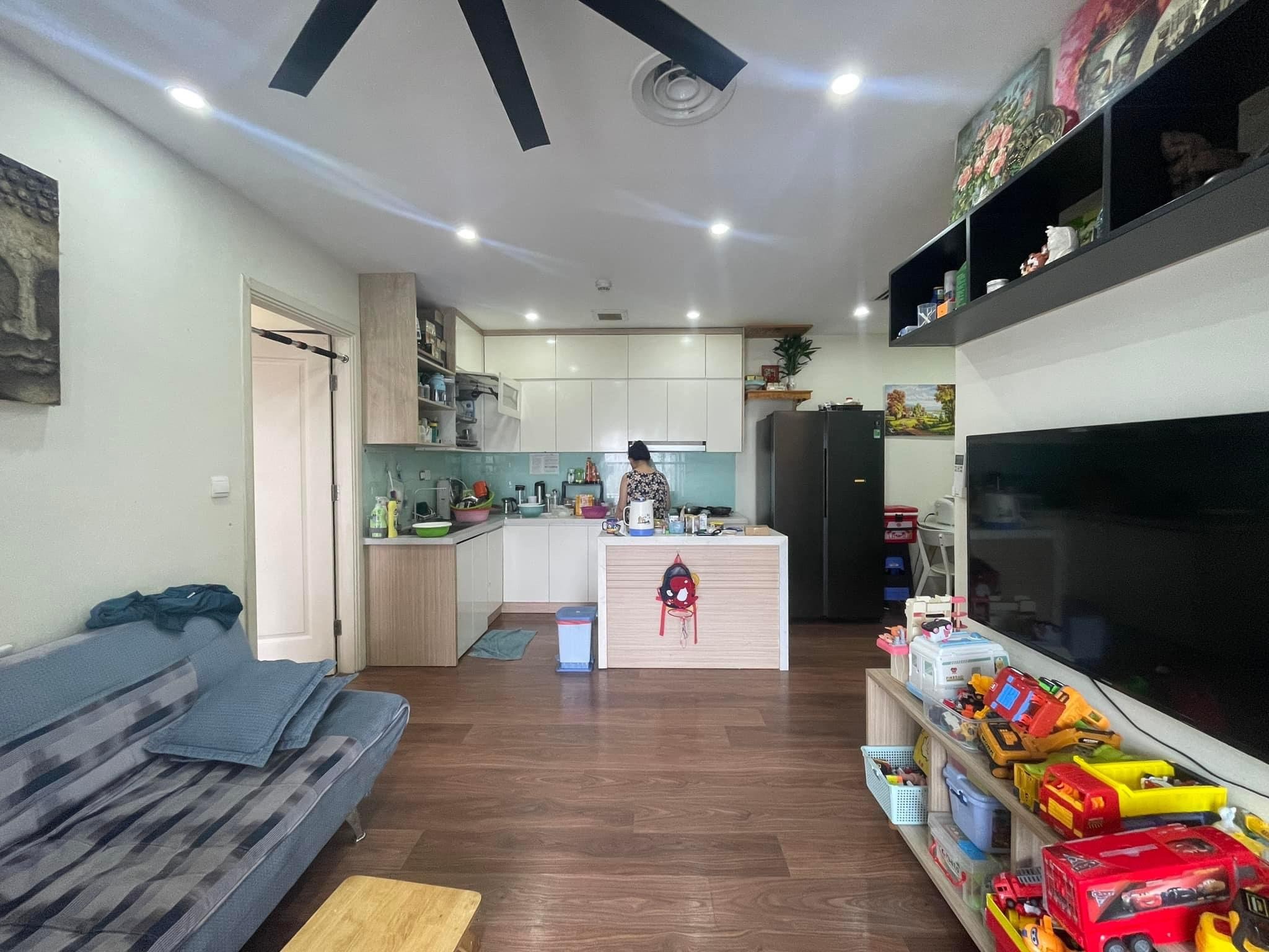 Chuyển nhượng căn toà AB 2 ngủ 2vs - 75m2 - view bể bơi - tầng trung đẹp Imperia Garden 3