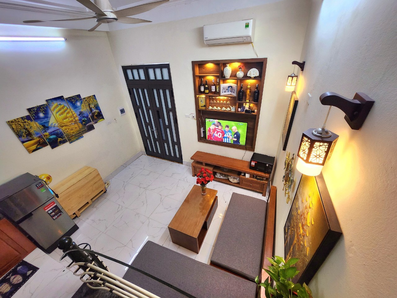 Cho thuê nhà riêng phố Thanh Nhàn, cách măt phố 25m, DT 30m x 4 tầng, 2 ngủ, giá 10 triệu 8